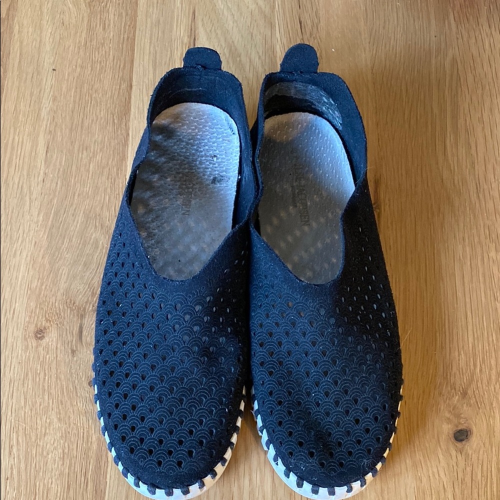 Ilse Jacobsen Black Perforated Slip-Ons. this pair RUNS BIG! Fits 8/8.5.